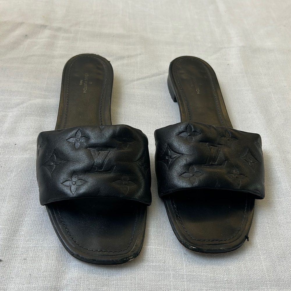LOUIS VUITTON flats